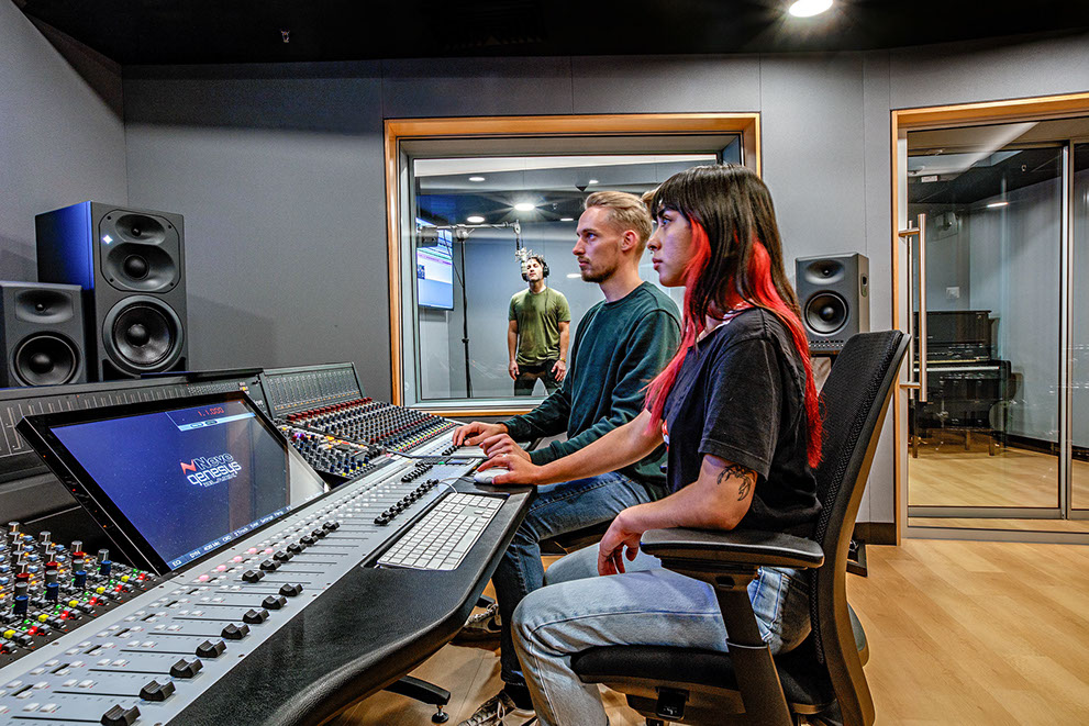 Skolar - Niu FM Recording Studios